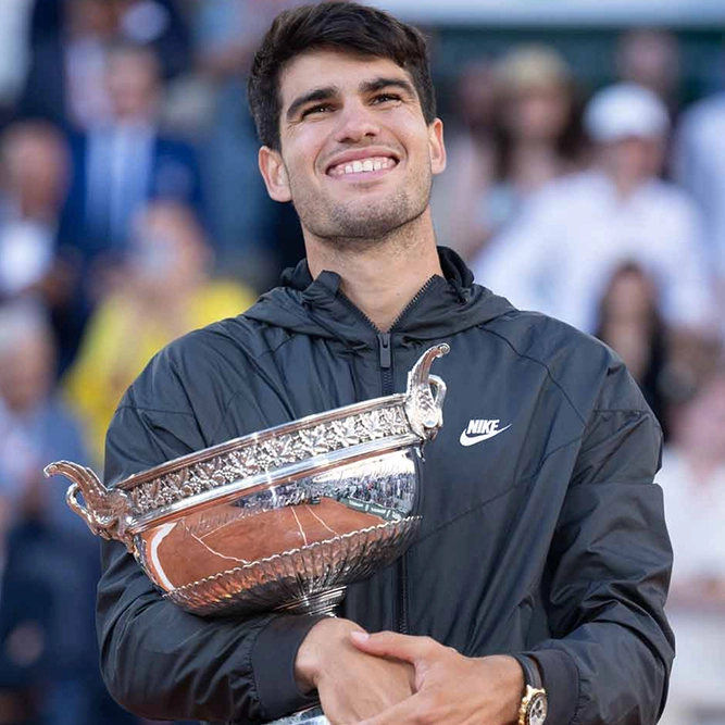 Carlos Alcaraz bermain dengan penuh semangat dalam kejohanan Roland Garros 2025
